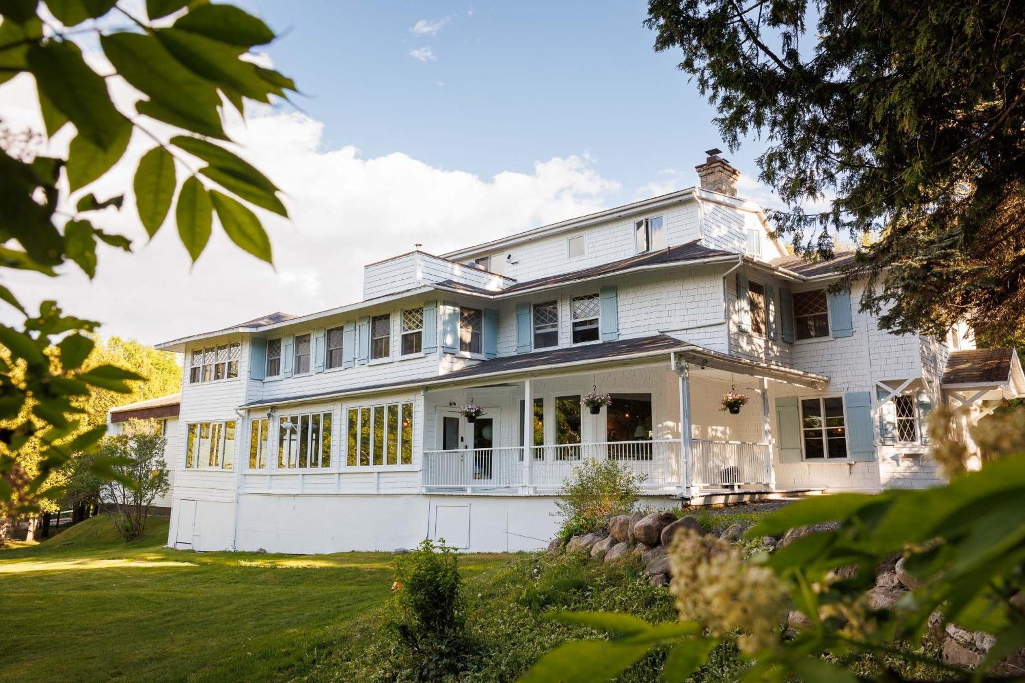 Auberge Les Sources Hotel La Malbaie Exterior photo